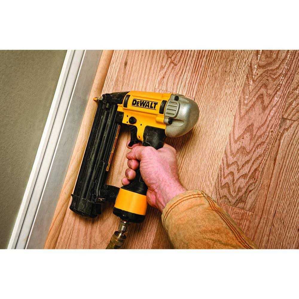 Nailer and Compressor Combo Kit S108410