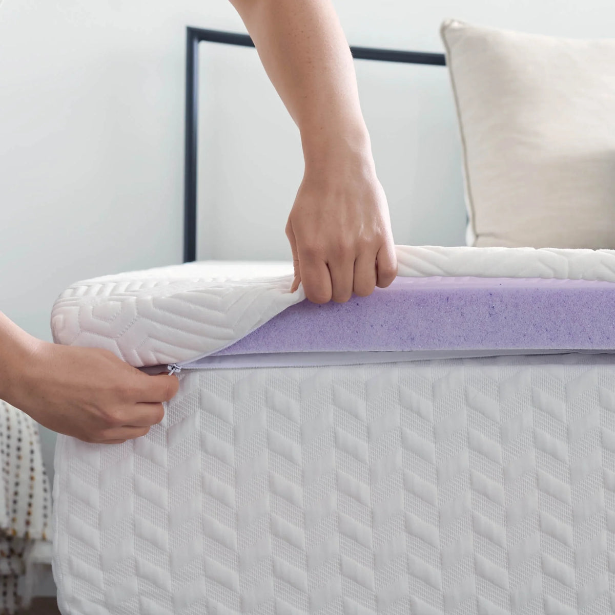 Queen Cooling Gel Memory Foam Mattress Topper with Cover R607491