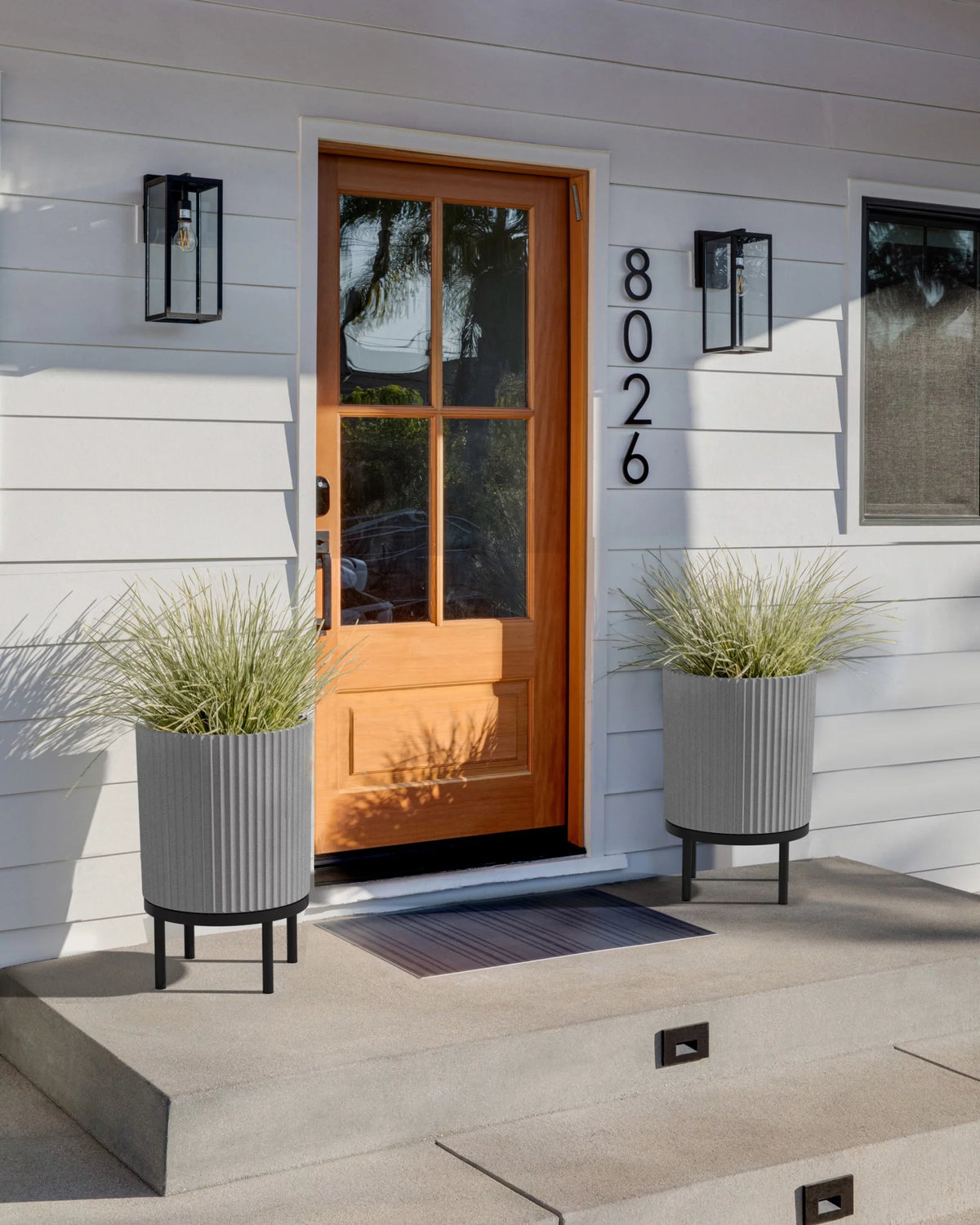 16" Plastic-Stone Planter with Stand B383