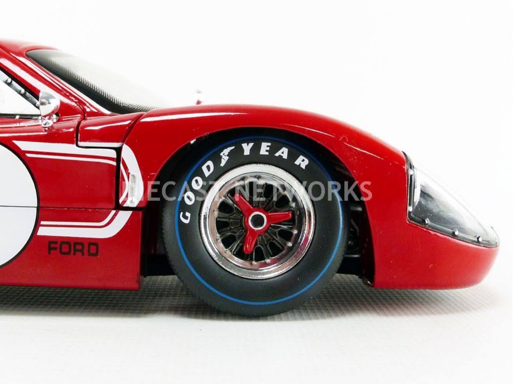 1/18 Diecast Model Car Y879802