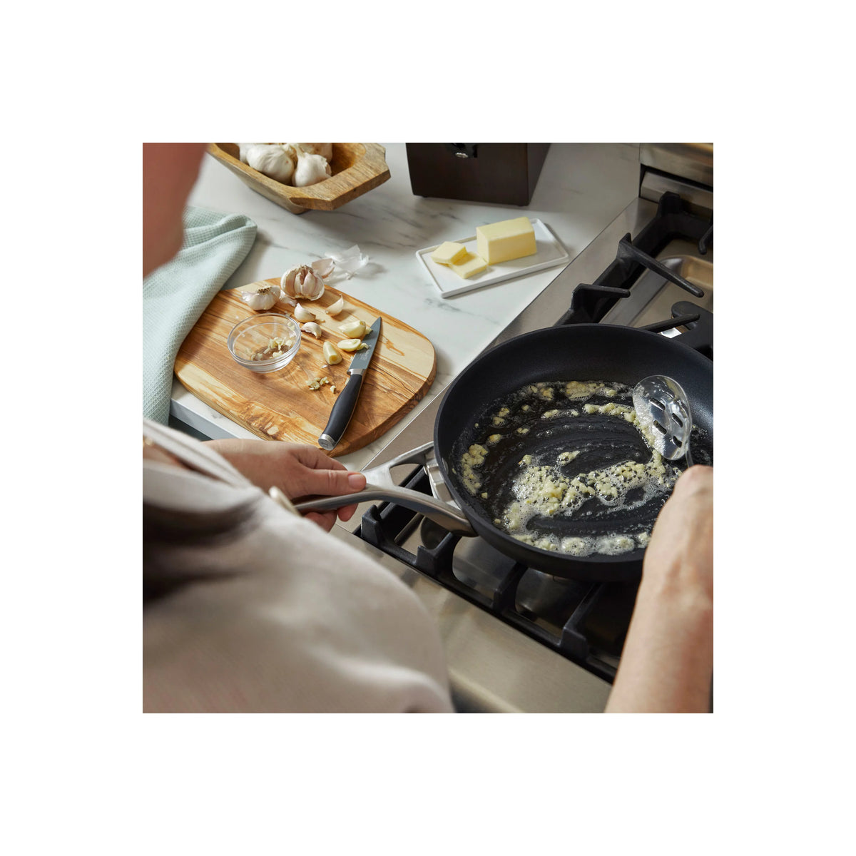 12-Quart Nonstick Stock Pot with Lid Z45564