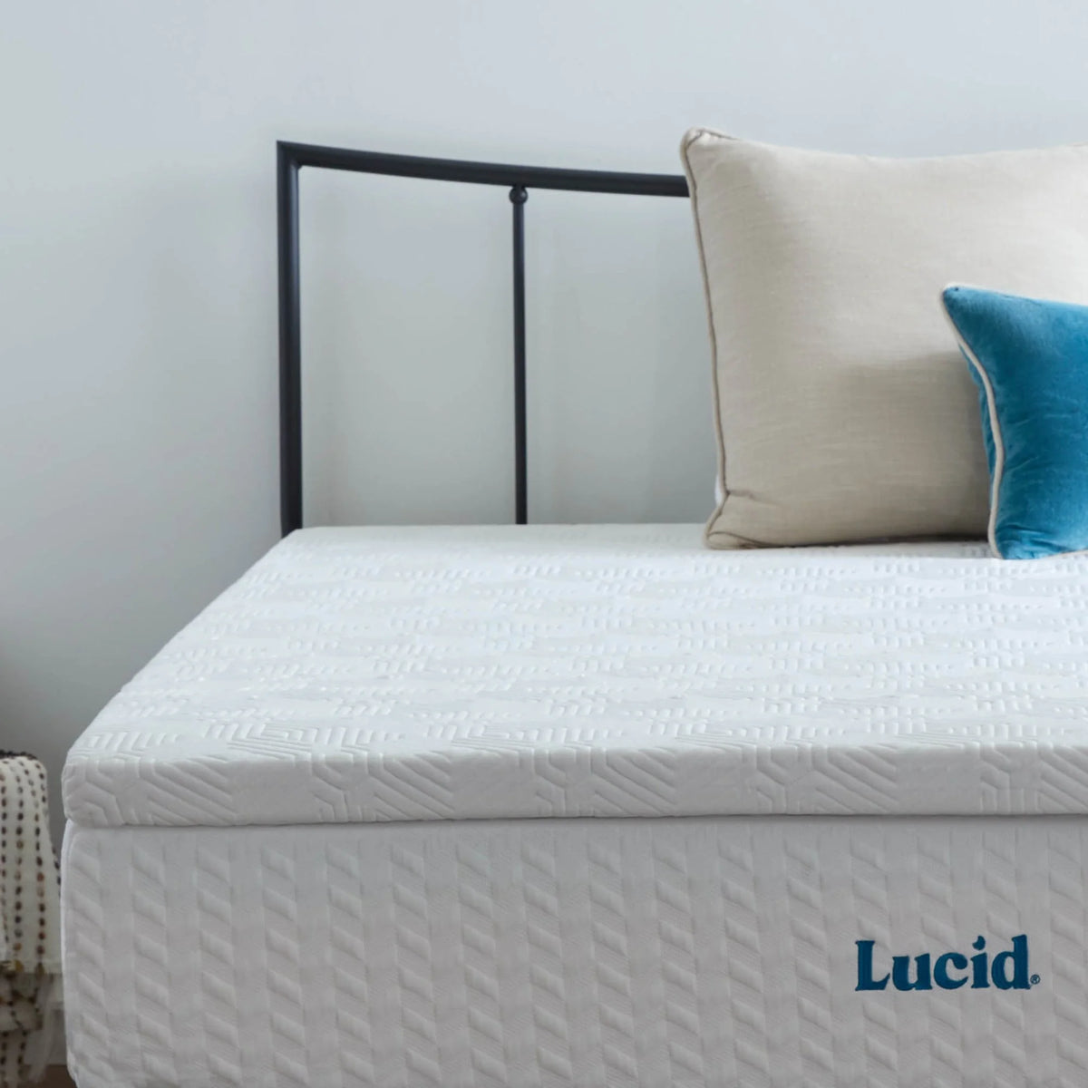 Queen Cooling Gel Memory Foam Mattress Topper with Cover R607491